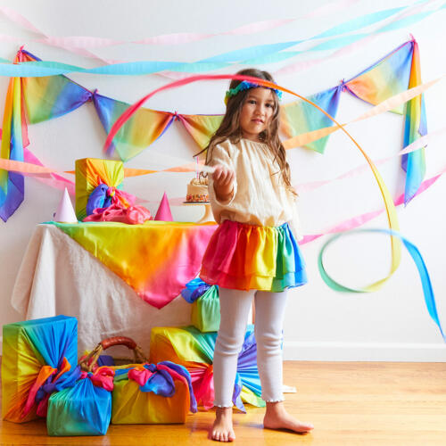 Sarah´s-Silks-rainbow-streamer-long-02.jpg