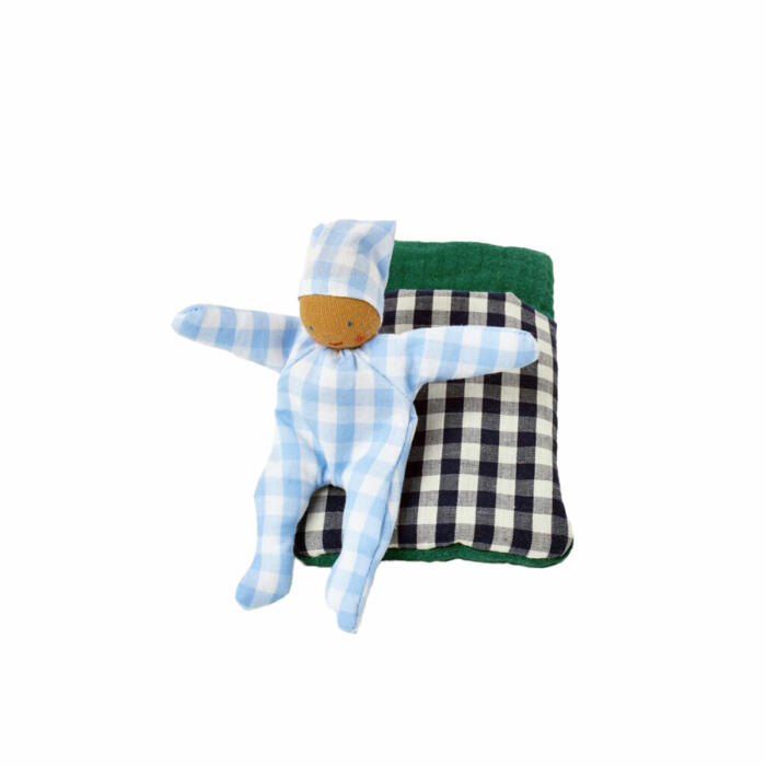 Käthe-Kruse-BABY-mit-Schlafsack-karo-blau.jpg