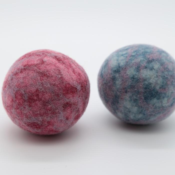 Filges-Filzball-mittel-mit-Glocke-rosa-02