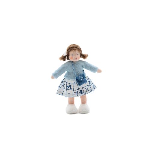 Ambrosius-Waldorfpuppe-Mädchen-brunette-hell