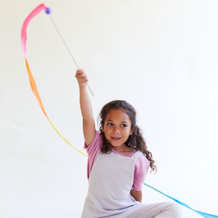 Sarah´s-Silks-rainbow-streamer-long-03.jpg
