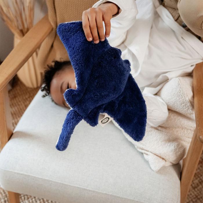 Senger-Naturwelt-Kuscheltier-Manta-blau-klein-04.jpg