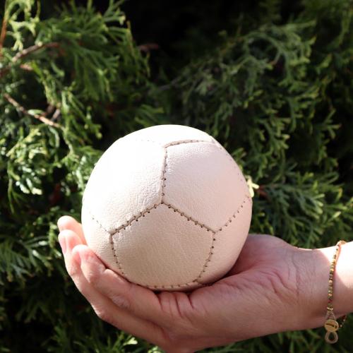 Lautenbach-Kinderball-aus-Ziegenleder-klein.jpg
