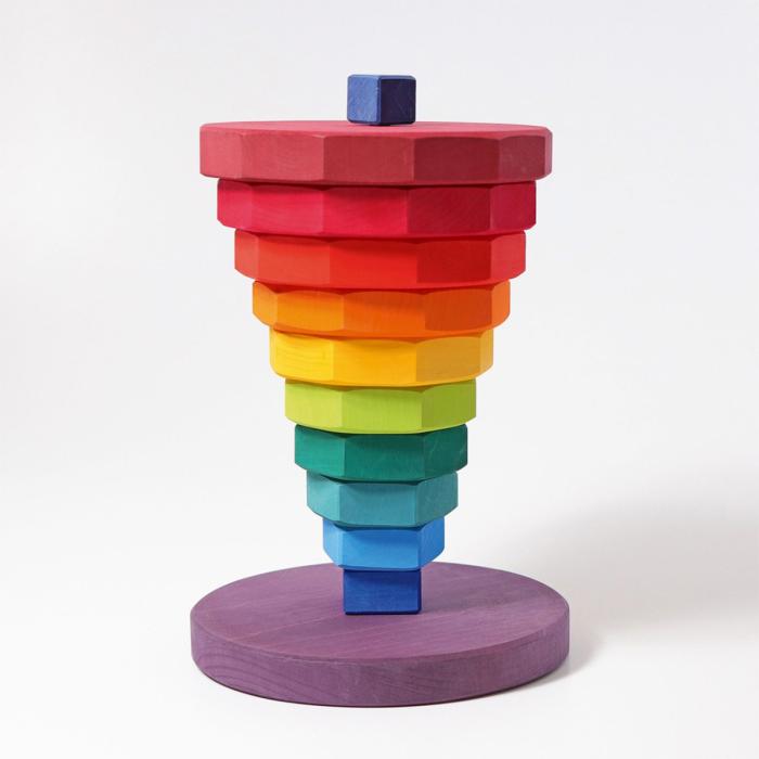 Grimms-riesiger-geometrischer-Scheibenturm-02