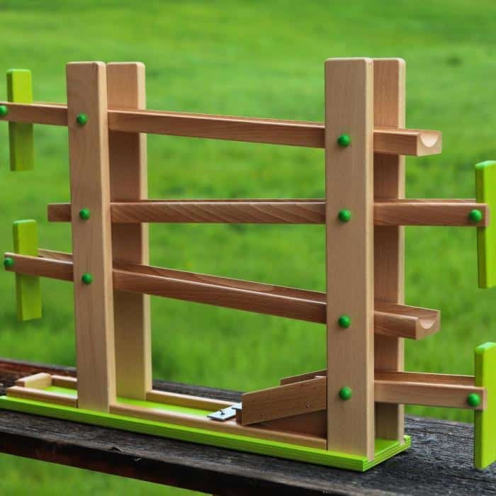 Beck-Holzspielwaren-Klappen-Kugelbahn-07.jpg