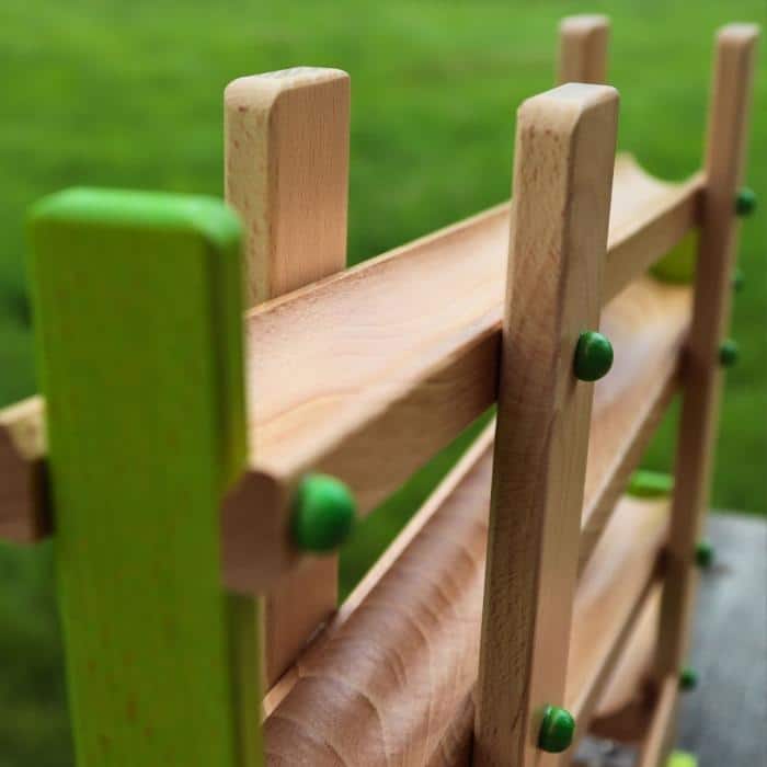 Beck-Holzspielwaren-Klappen-Kugelbahn-06.jpg
