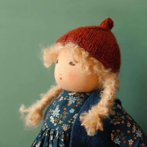 Nanchen-Natur-Anziehpuppe-Winterkind-Lotta-332412-02.jpg