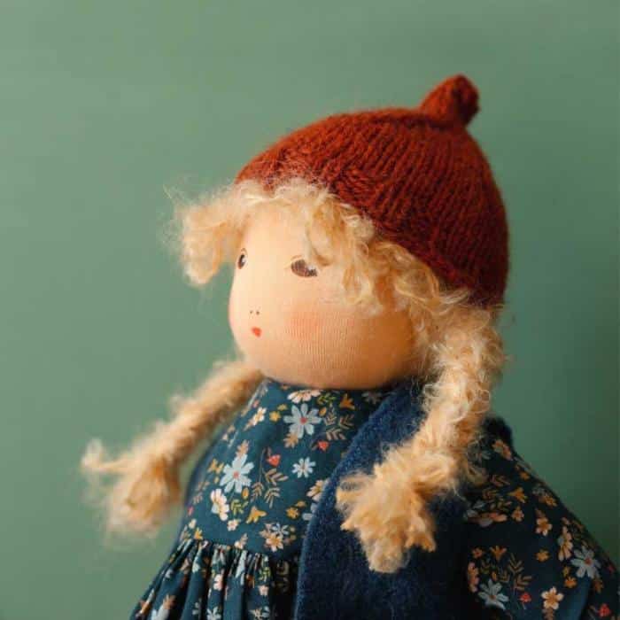 Nanchen-Natur-Anziehpuppe-Winterkind-Lotta-332412-02.jpg