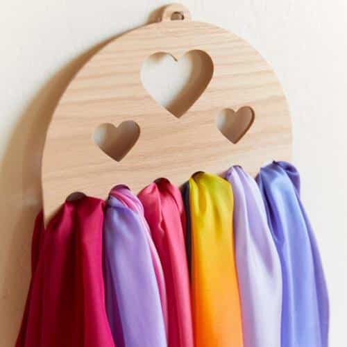 Sarah´s-Silks-small-Playsilk-Display-heart-01.jpg