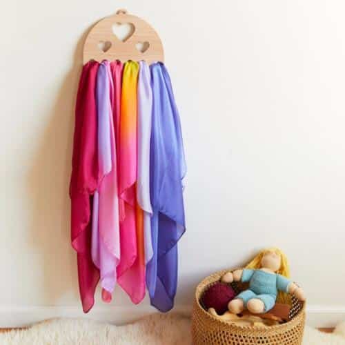 Sarah´s-Silks-small-Playsilk-Display-heart-02.jpg